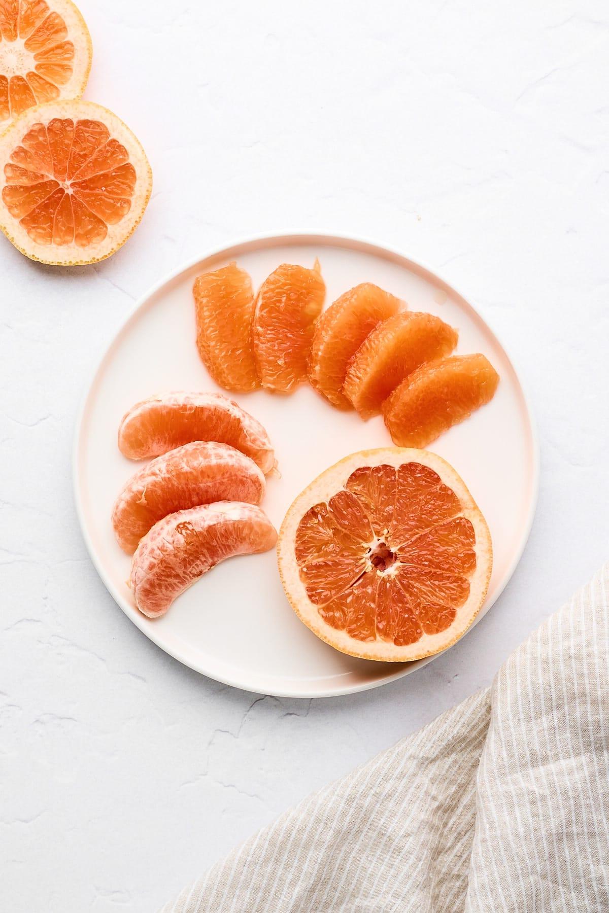 Wie man eine Grapefruit schneidet 2 Wie man eine Grapefruit schneidet.