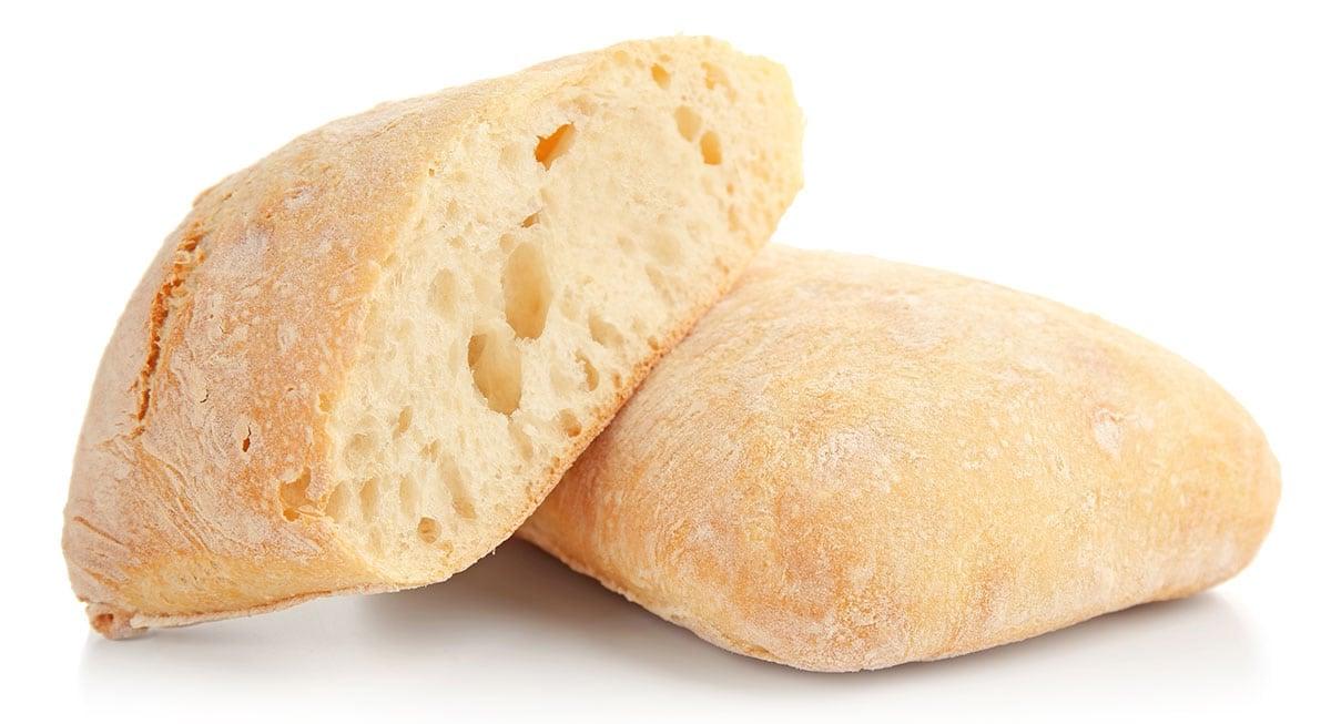 17 Beste Brote für Grilled Cheese (Der ultimative Leitfaden) 11 Ciabatta Brot auf weißem Hintergrund.