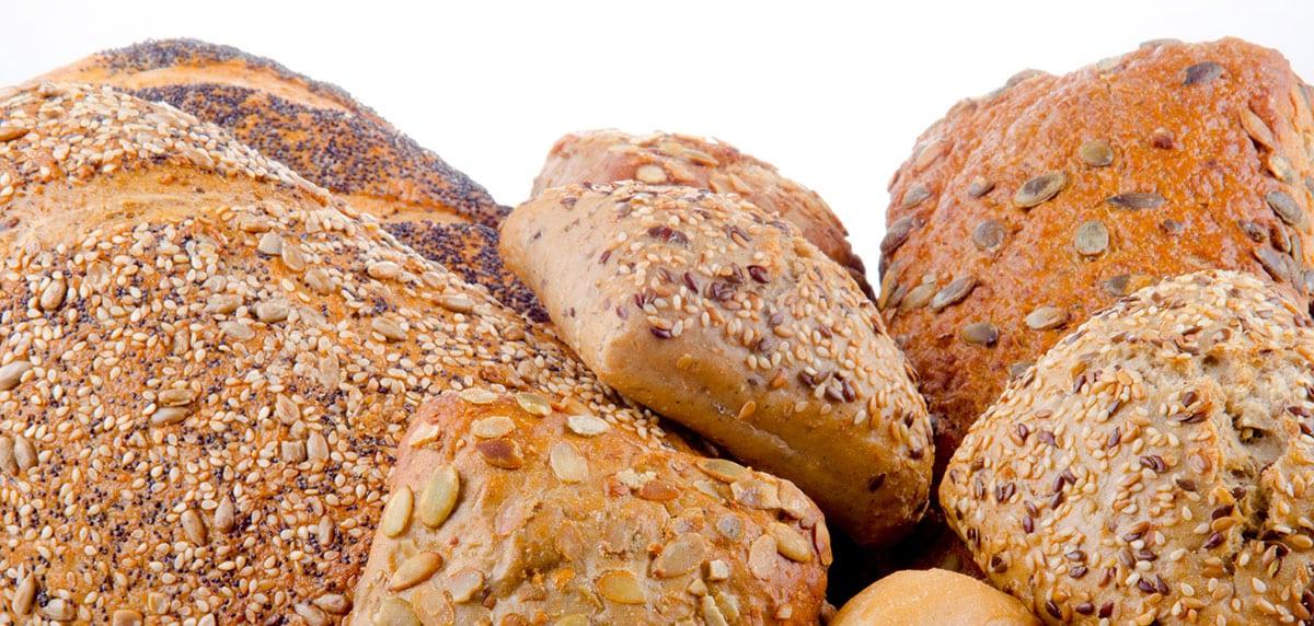17 Beste Brote für Grilled Cheese (Der ultimative Leitfaden) 12 Mehrkornbrot auf weißem Hintergrund.