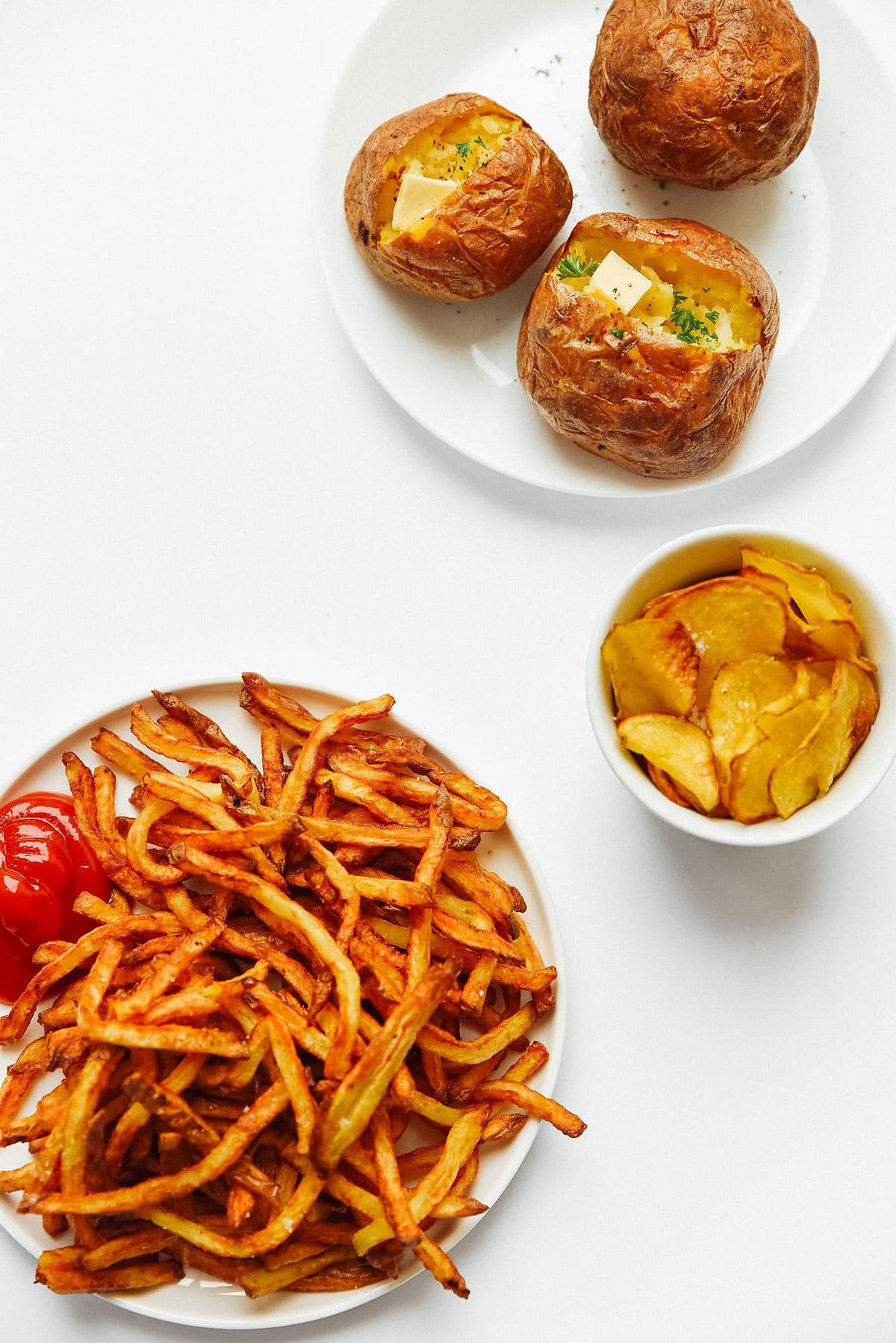 Heißluftfritteusen-Kartoffeln: Der ultimative Leitfaden 3 Weiße Kartoffeln in der Heißluftfritteuse zubereitet.