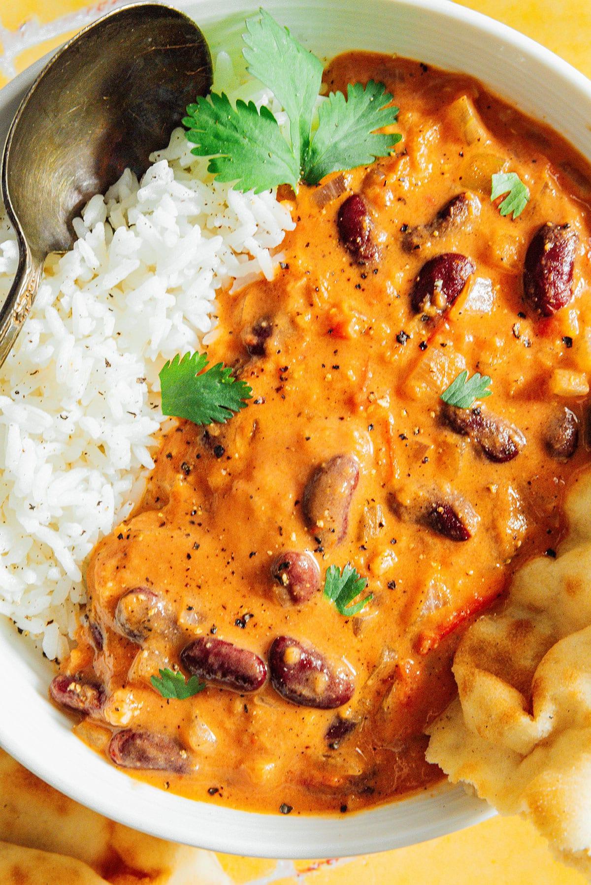 Vegetarische 31-Tage-Herausforderung 29 Nierenbohnen-Curry, würzig und cremig.
