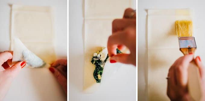 Spanakopita-Dreiecke (Kleine griechische Spinattörtchen!) 4 Spanakopita Schritt-für-Schritt-Zubereitung – Eine Fotokollage zeigt das Falten des Filoteigs um die Spinat-Feta-Füllung zu Dreiecken.