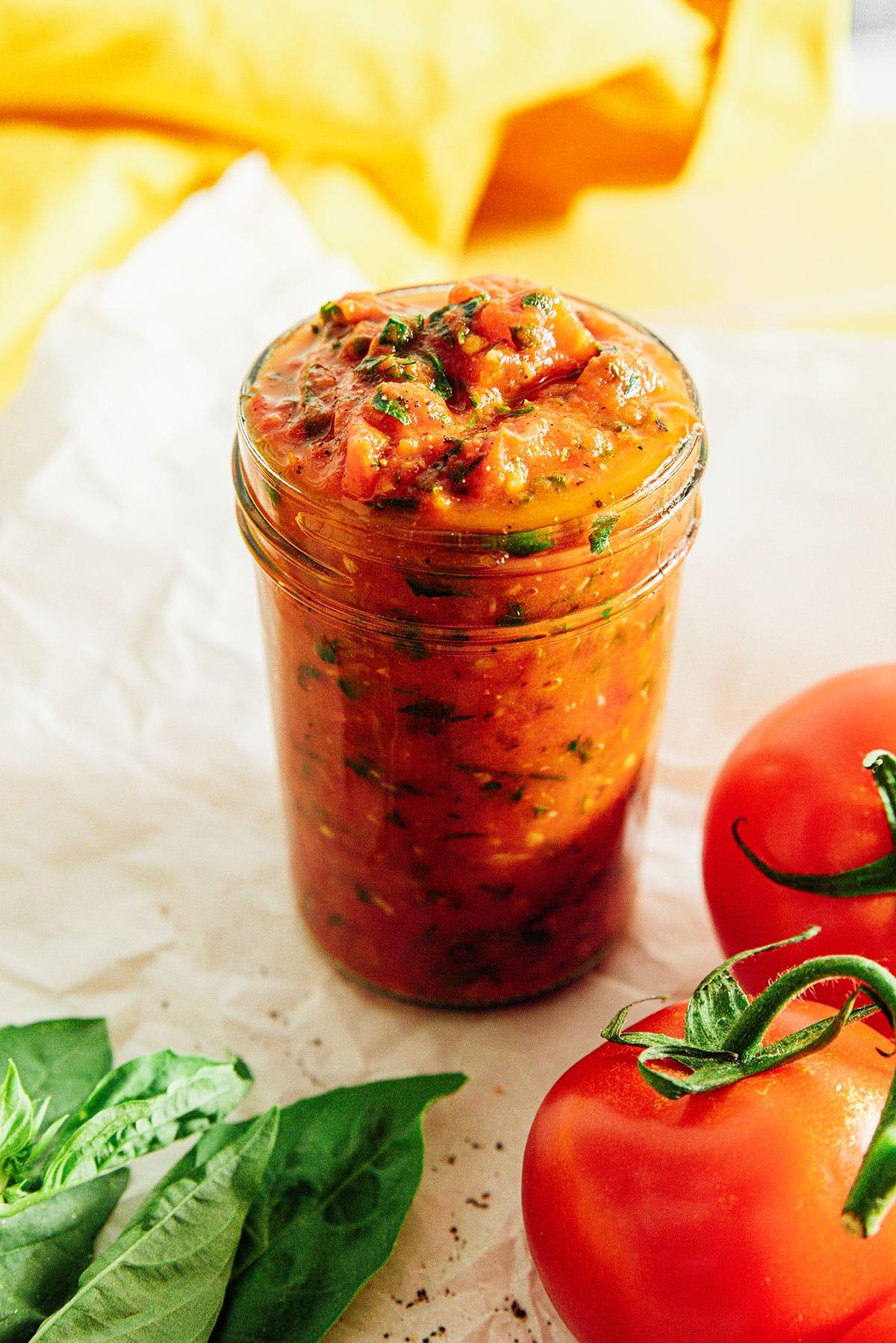 Einfaches vegetarisches Ziti-Auflauf-Rezept (Gemüsereich!) 4 Ein Detailbild von gebackenem Ziti