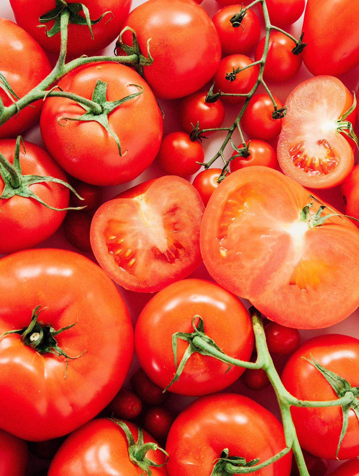 **Gemüseliste: 240 Gemüse von A bis Z** 33 Nahaufnahme von vielen Tomatensorten