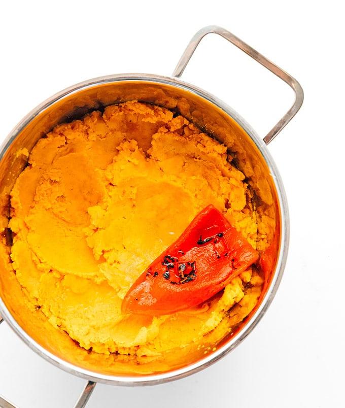 Einfaches Kürbissuppen-Rezept (+ Leckere Topping-Idee!) 5 Zutaten für Kürbissuppe in einem Topf