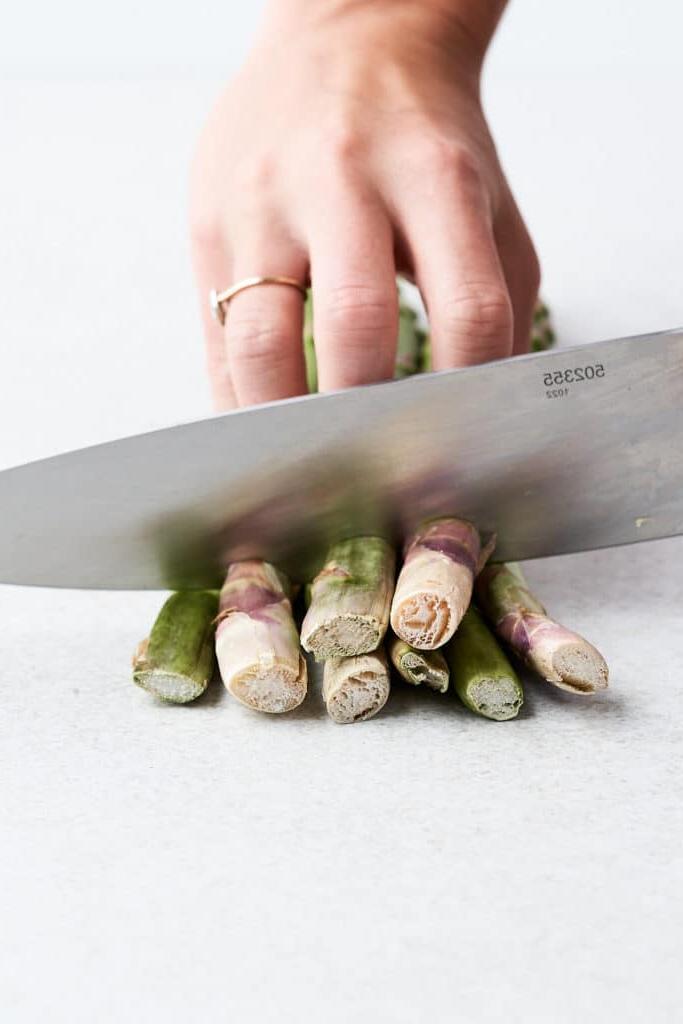 Der Spargel-Trick: So schneidest du Spargel richtig! 5 Spargelenden akkurat trimmen