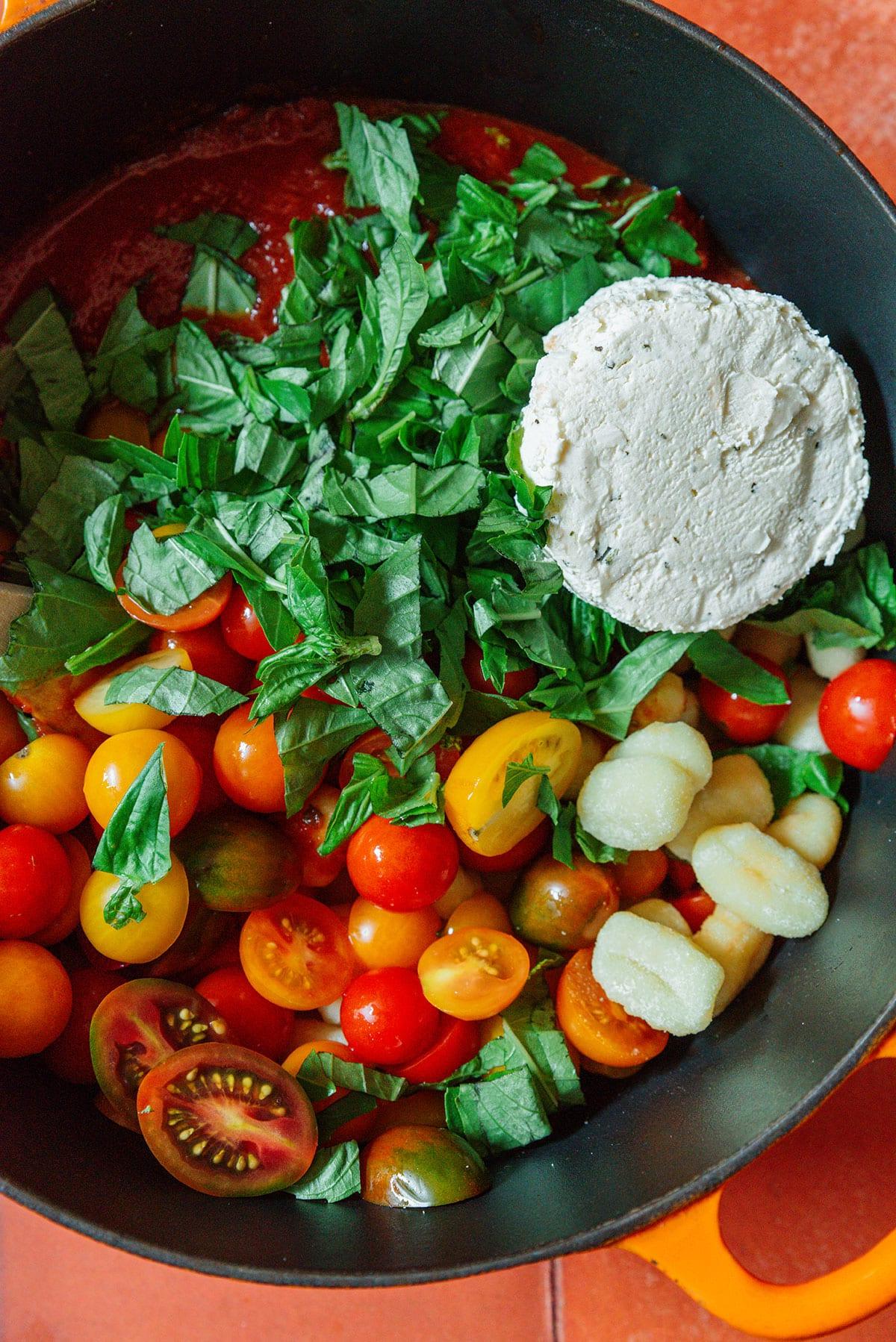 **Gebackene Boursin-Gnocchi** 6 Zutaten für Ofen-Gnocchi in einem Topf.
