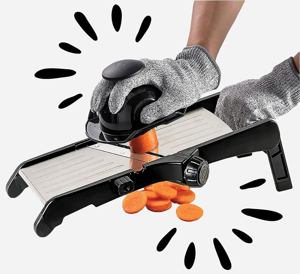 Ofengebackene Karotten-Chips 6 Mandoline Slicer für gleichmäßige Scheiben.