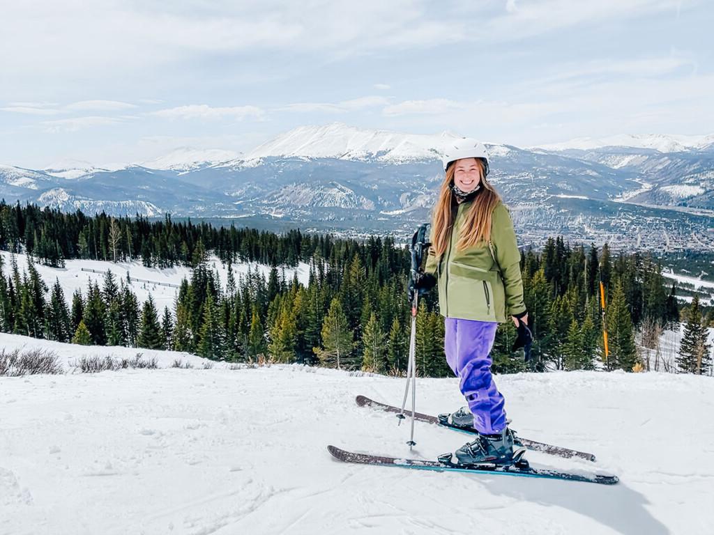 Skifahrer auf der Piste in Colorado
