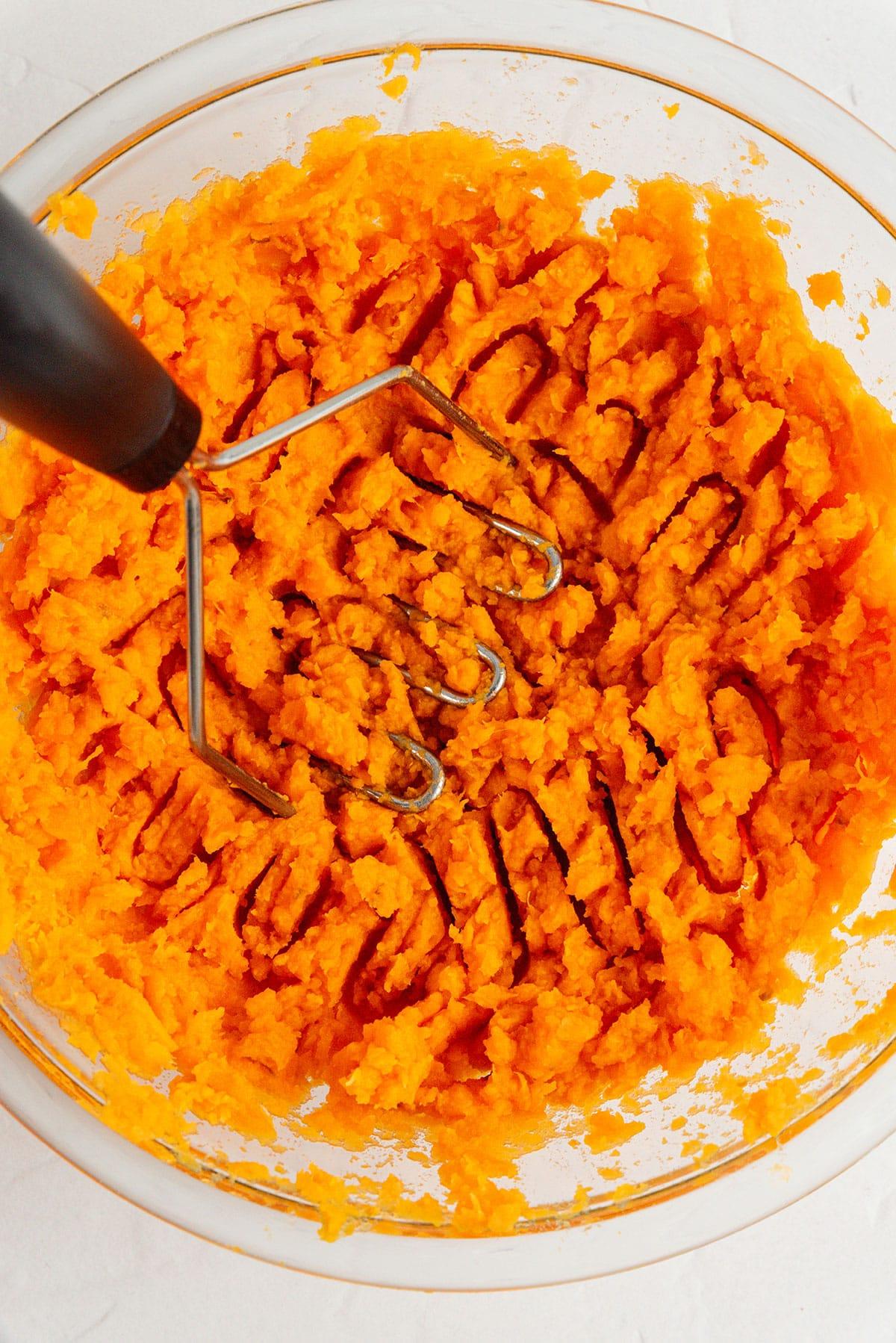 Süßkartoffel-Zimtschnecken 7 Süßkartoffel pürieren.