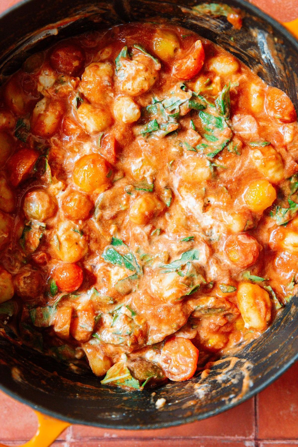 **Gebackene Boursin-Gnocchi** 7 Ofen-Gnocchi vor dem Kochen.