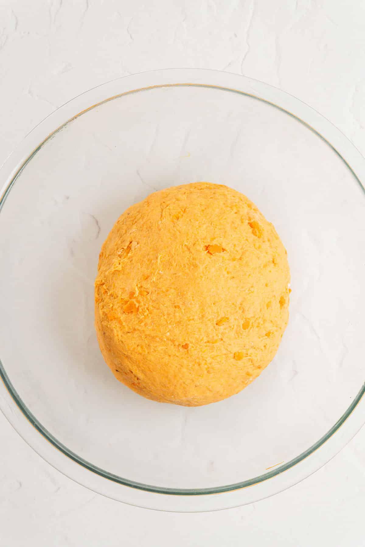 Süßkartoffel-Zimtschnecken 9 Zimtschnecken-Teig vor dem Gehenlassen.