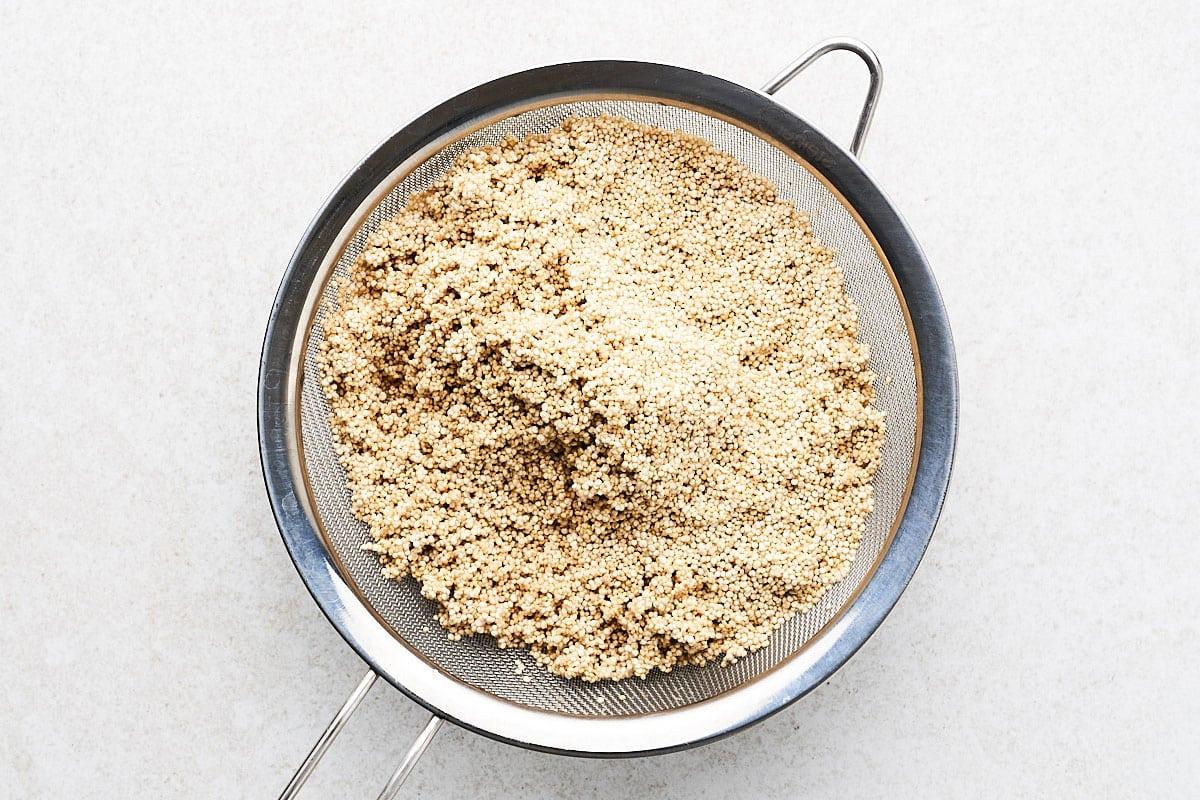 Quinoa spülen