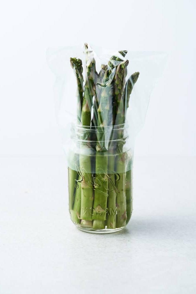 Der Spargel-Trick: So schneidest du Spargel richtig! 9 Frischen Spargel richtig lagern mit Plastiktüte