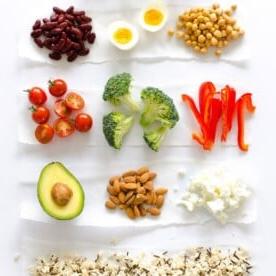 Möchten Sie mit Meal Prep anfangen, aber sind unsicher, wie Sie Ihre Mahlzeiten zubereiten sollen? Ich habe eine Formel für das einfachste, leckerste vegetarische Meal Prep Rezept erstellt... Mix & Match Meal Prep!
