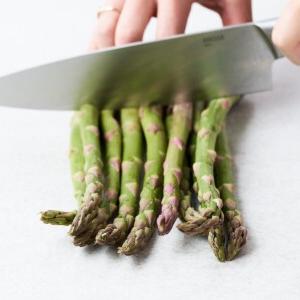 Der Spargel-Trick: So schneidest du Spargel richtig! 10 Spargel richtig schneiden Schritt-für-Schritt