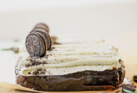 The Easiest Grasshopper Sheet Cake Ever