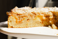 Quick and Delicious Peach Cobbler Cake