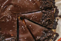 Decadent No Bake Peanut Butter Chocolate Pie