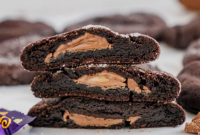 Irresistible Chocolate Cookies with a Caramel Heart